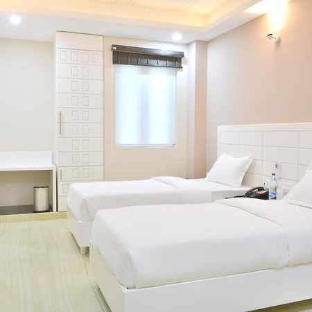 Hotel Tara Palace Redfort New Delhi Exterior photo