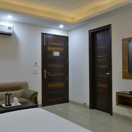 Hotel Tara Palace Redfort New Delhi Exterior photo