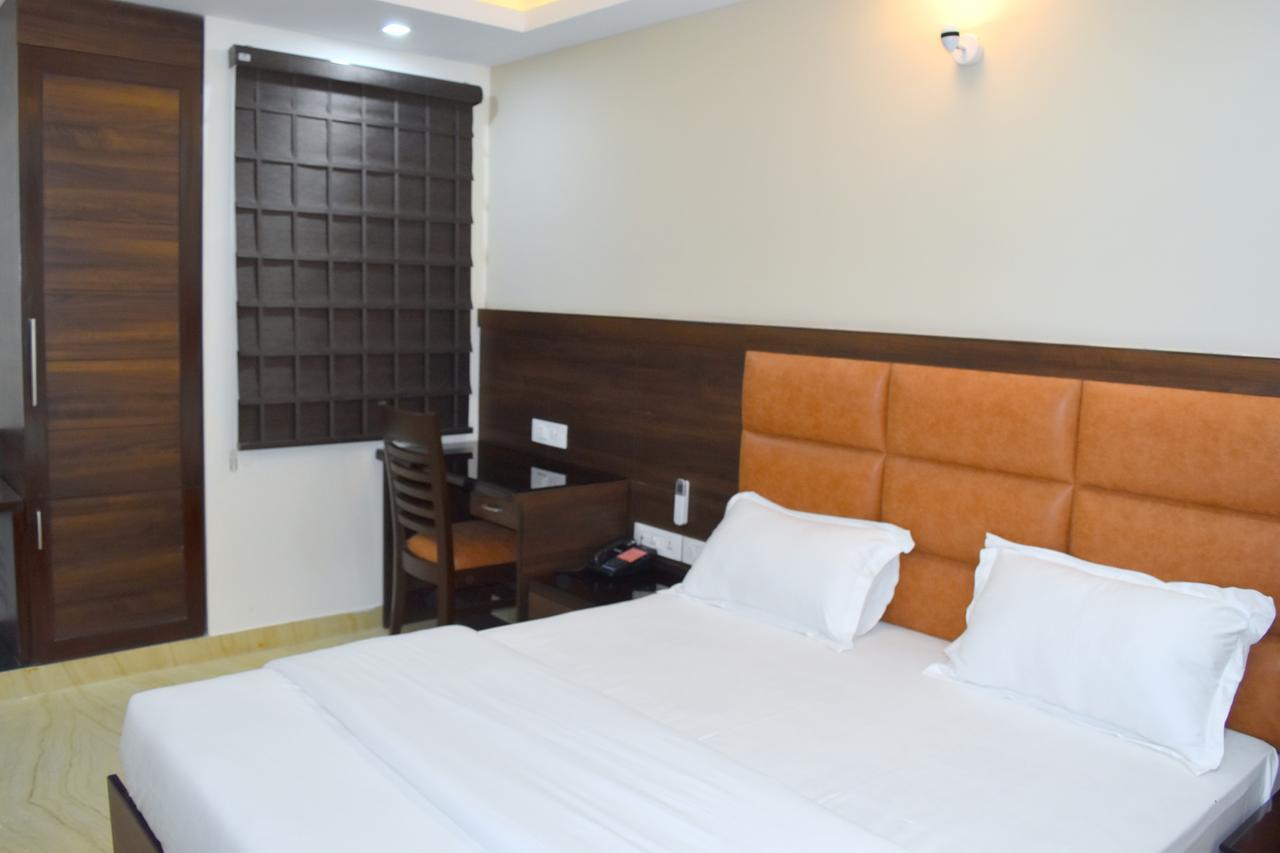 Hotel Tara Palace Redfort New Delhi Exterior photo