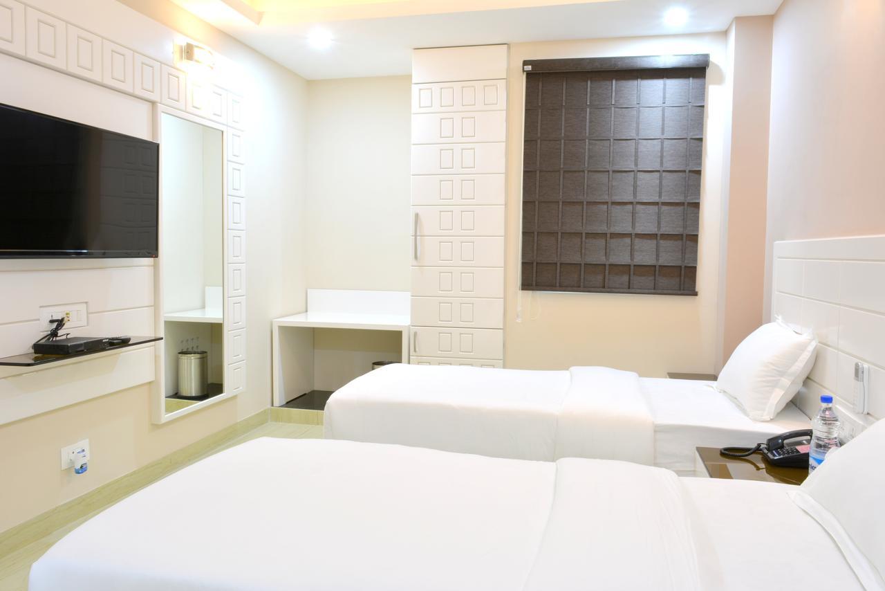 Hotel Tara Palace Redfort New Delhi Exterior photo