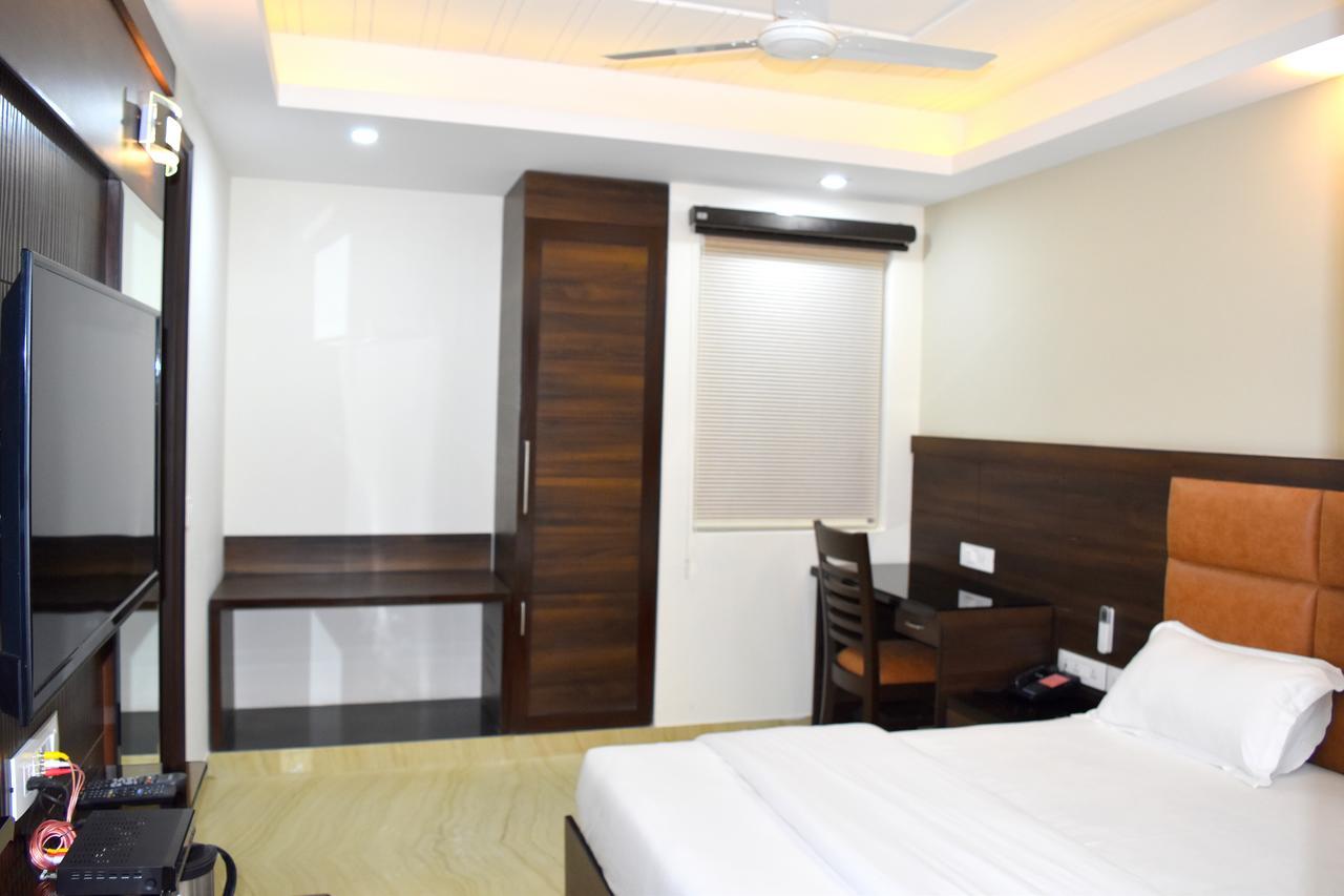 Hotel Tara Palace Redfort New Delhi Exterior photo