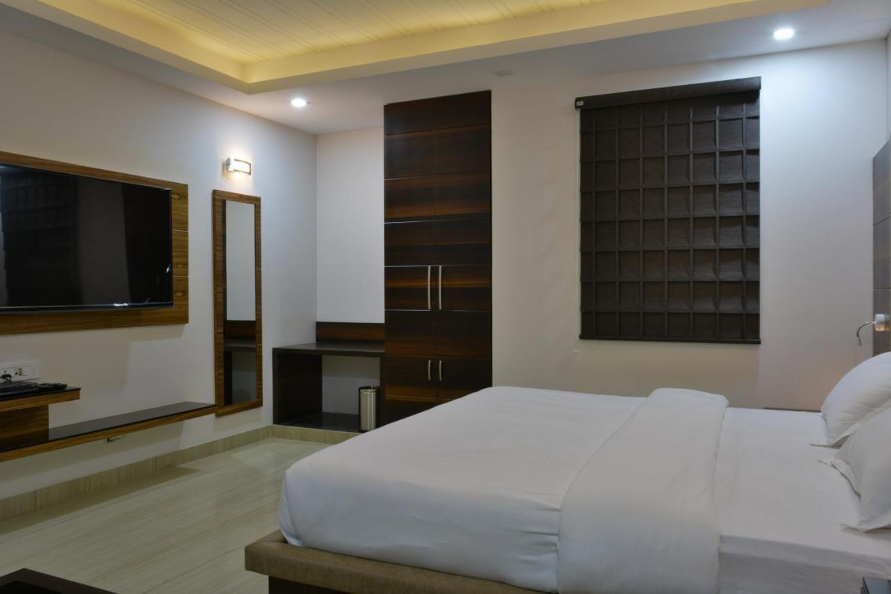 Hotel Tara Palace Redfort New Delhi Exterior photo