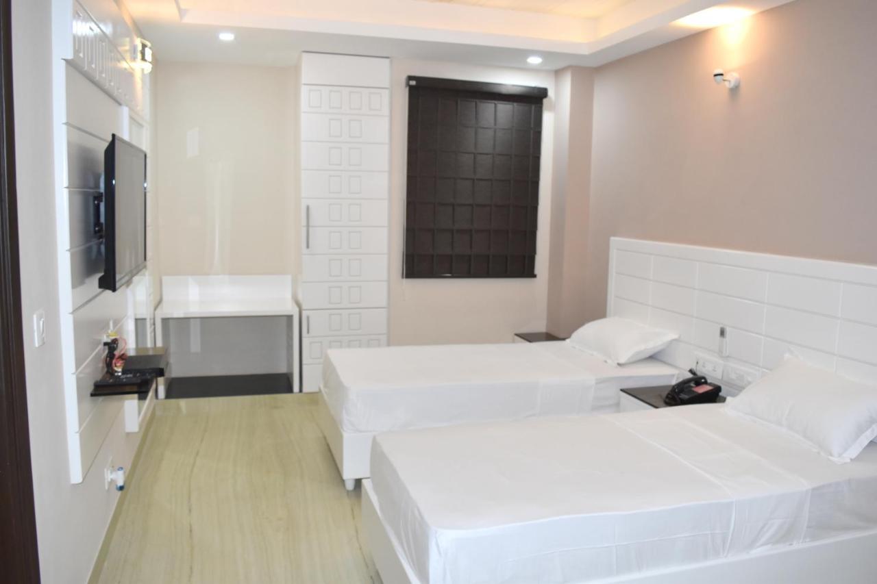 Hotel Tara Palace Redfort New Delhi Exterior photo