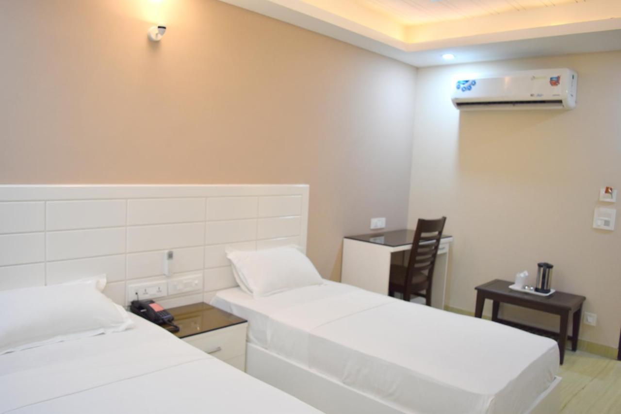 Hotel Tara Palace Redfort New Delhi Exterior photo