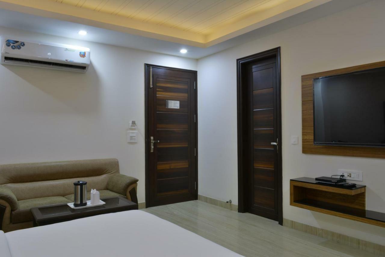 Hotel Tara Palace Redfort New Delhi Exterior photo