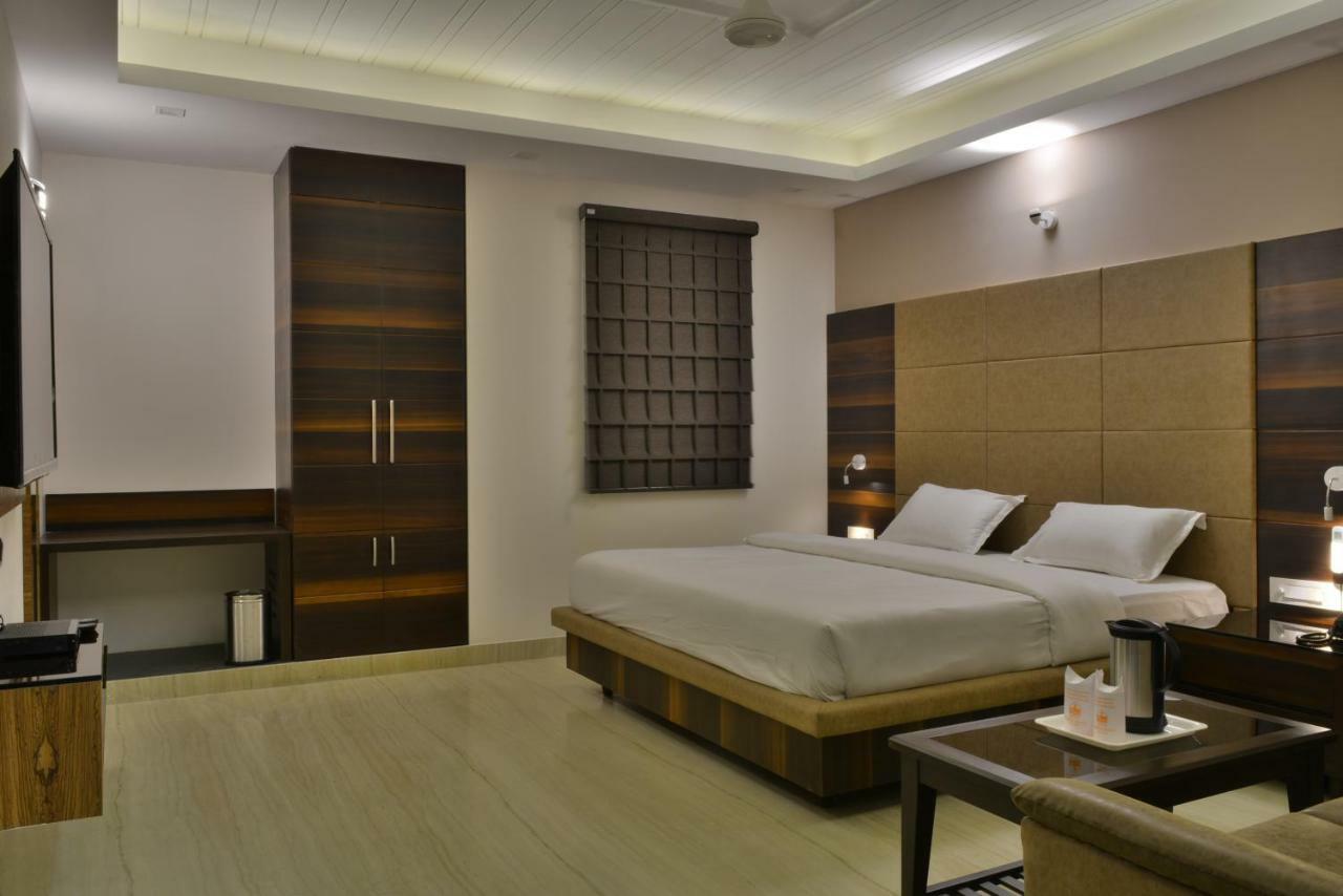 Hotel Tara Palace Redfort New Delhi Exterior photo